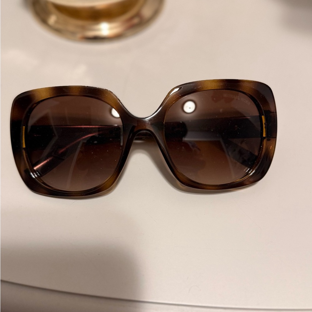 Michael Kors Brown Tortoiseshell Sunglasses with White Case - Picture 2 of 3